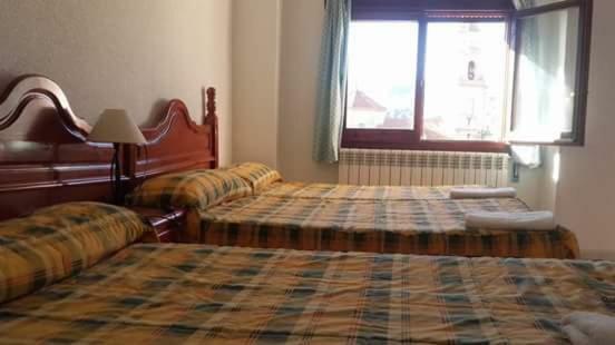 Hostal Restaurante San Millan 奥里韦拉德尔特雷梅达尔 外观 照片