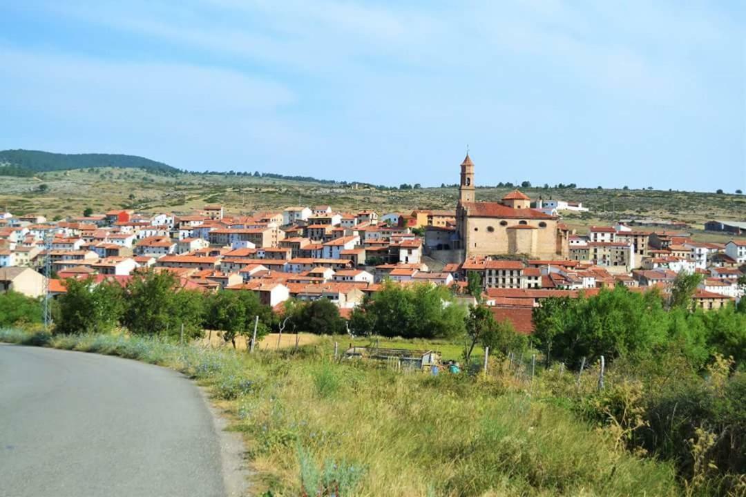 Hostal Restaurante San Millan 奥里韦拉德尔特雷梅达尔 外观 照片