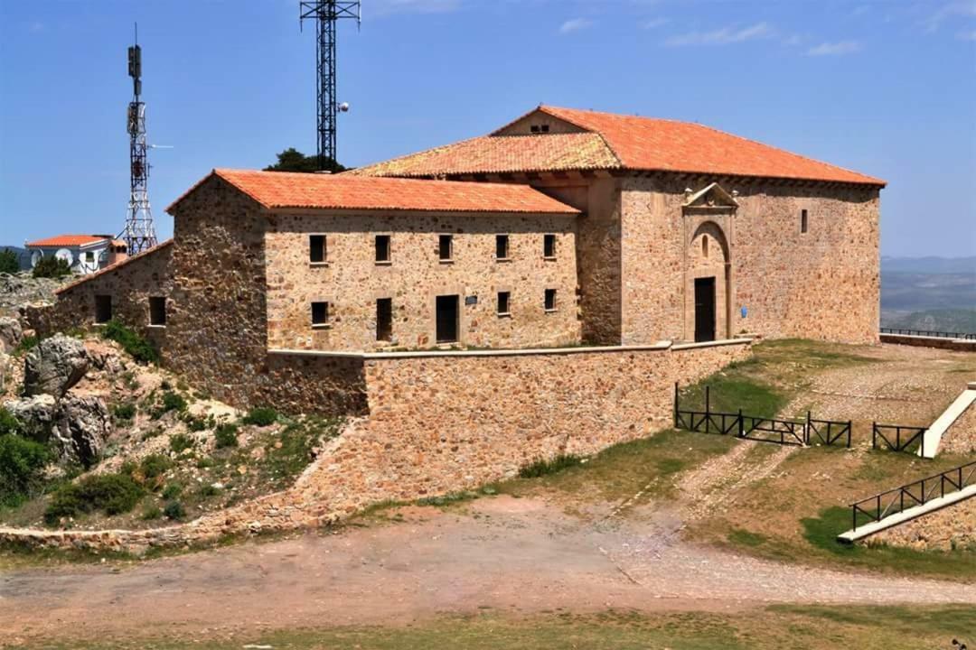 Hostal Restaurante San Millan 奥里韦拉德尔特雷梅达尔 外观 照片