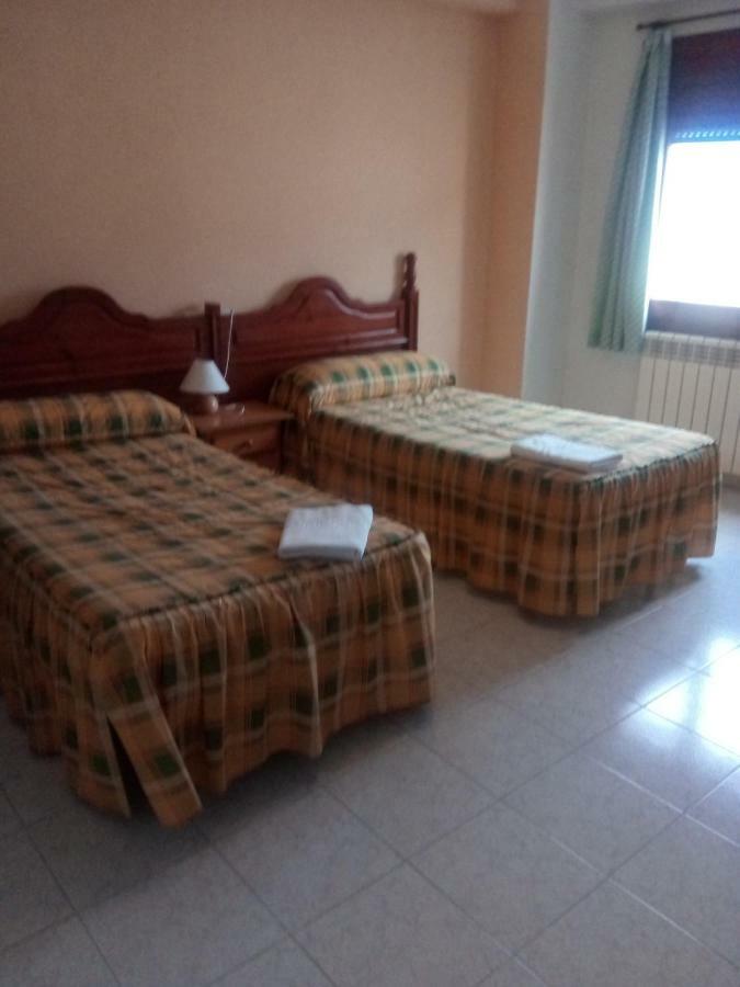 Hostal Restaurante San Millan 奥里韦拉德尔特雷梅达尔 外观 照片