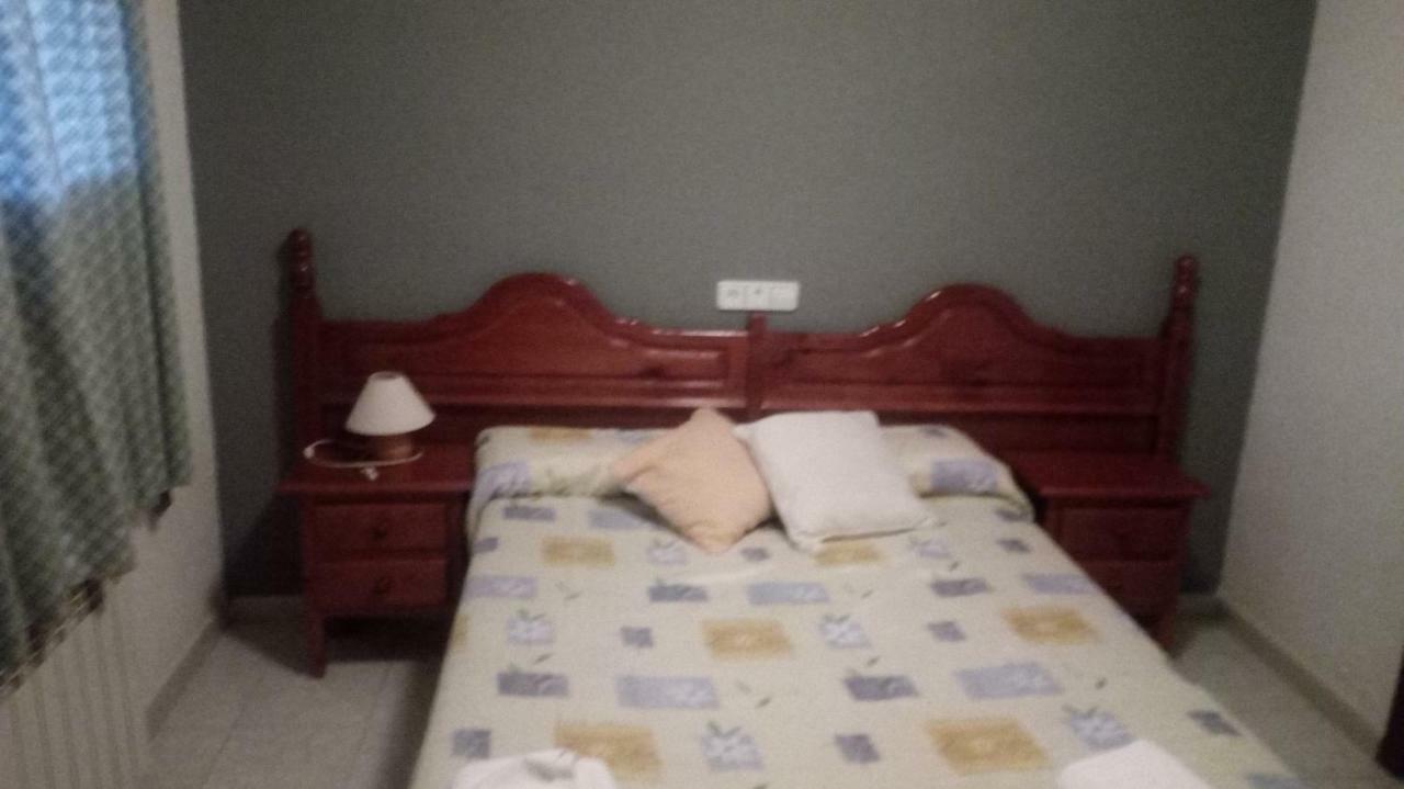 Hostal Restaurante San Millan 奥里韦拉德尔特雷梅达尔 外观 照片