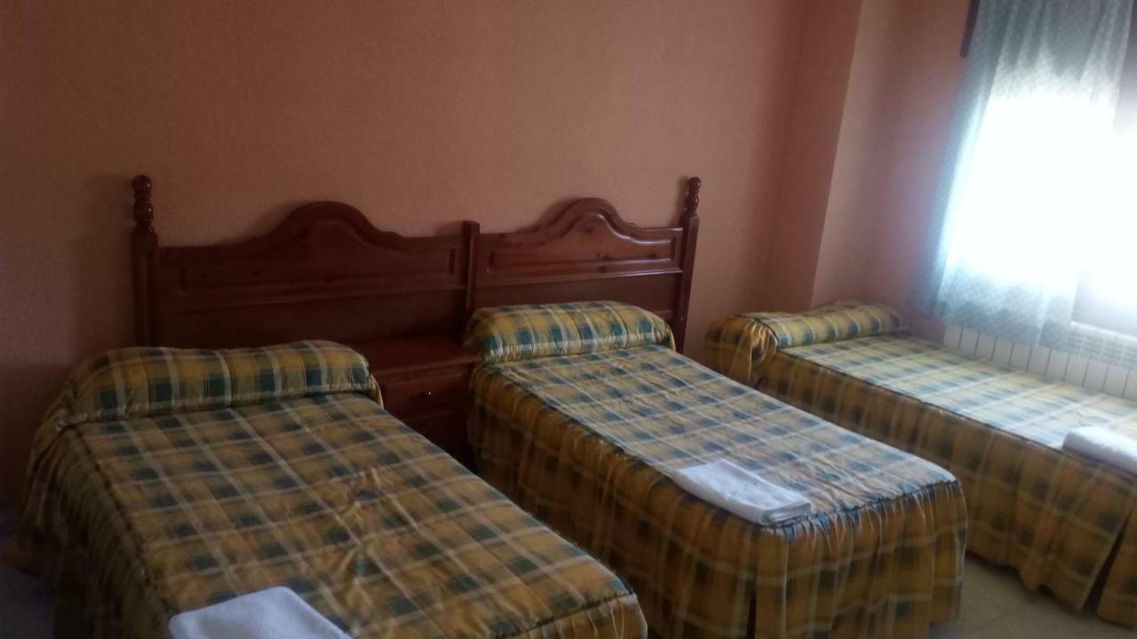 Hostal Restaurante San Millan 奥里韦拉德尔特雷梅达尔 外观 照片